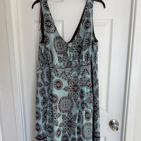 Lane Bryant Dress With Floral Pattern Deep V-Neckline Back Zipp - Picture 2 of 8